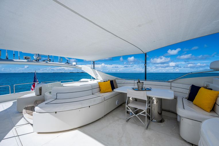 2001-94-ferretti-yachts-94-raised-pilot-house