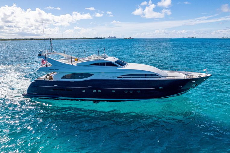 2001-94-ferretti-yachts-94-raised-pilot-house