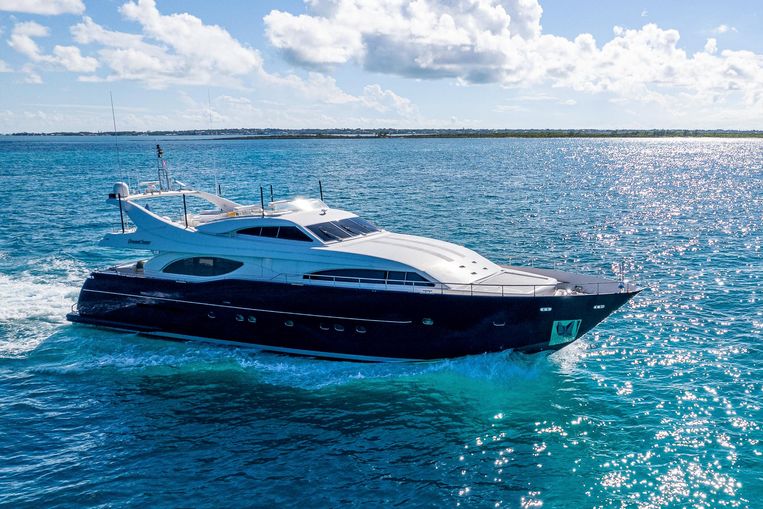 2001-94-ferretti-yachts-94-raised-pilot-house