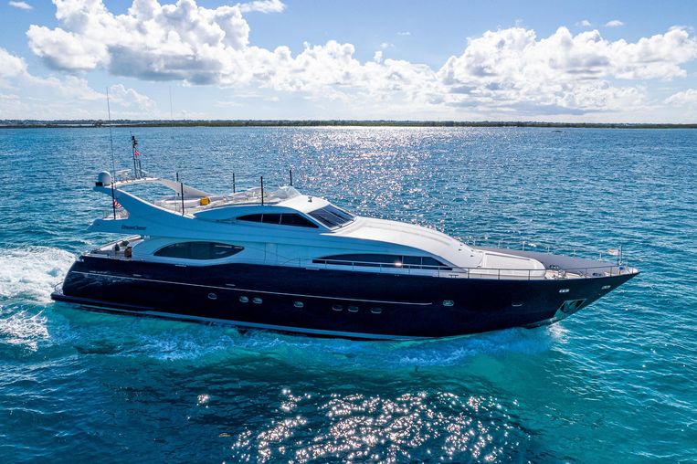 2001-94-ferretti-yachts-94-raised-pilot-house
