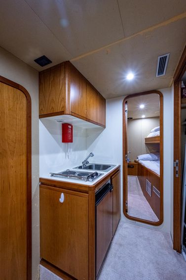 2001-94-ferretti-yachts-94-raised-pilot-house