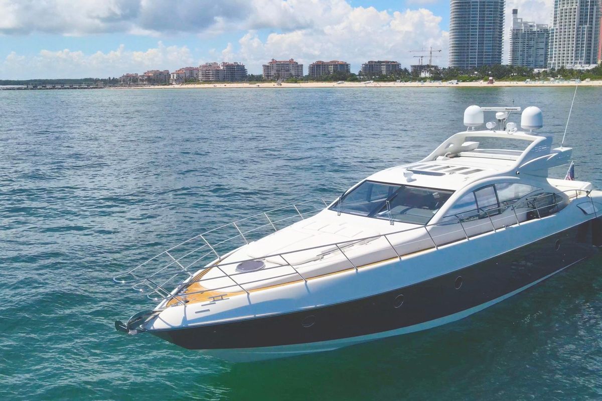 2011 Azimut 68 