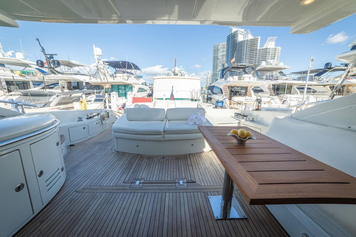 2011 Azimut 68 