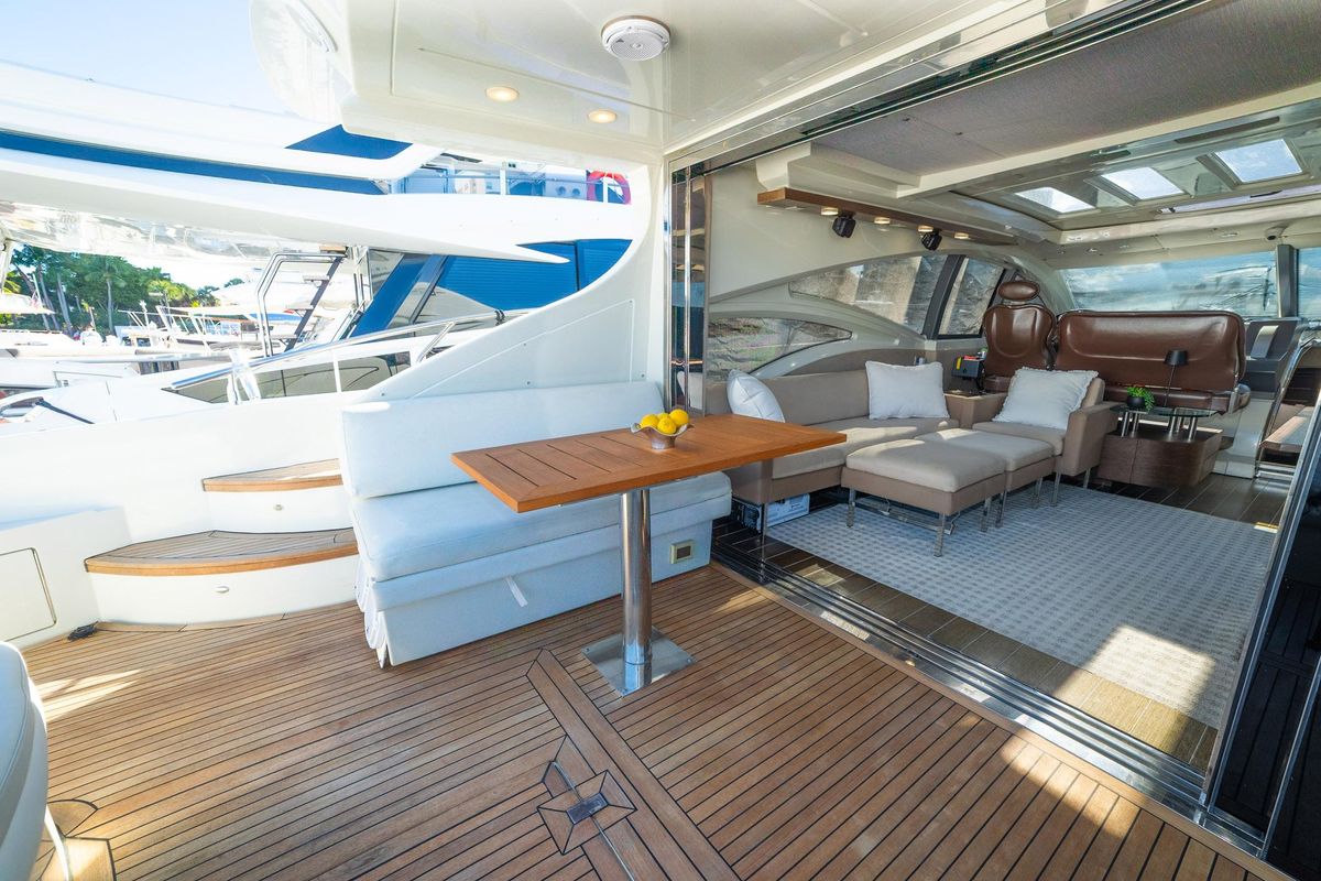 2011 Azimut 68 