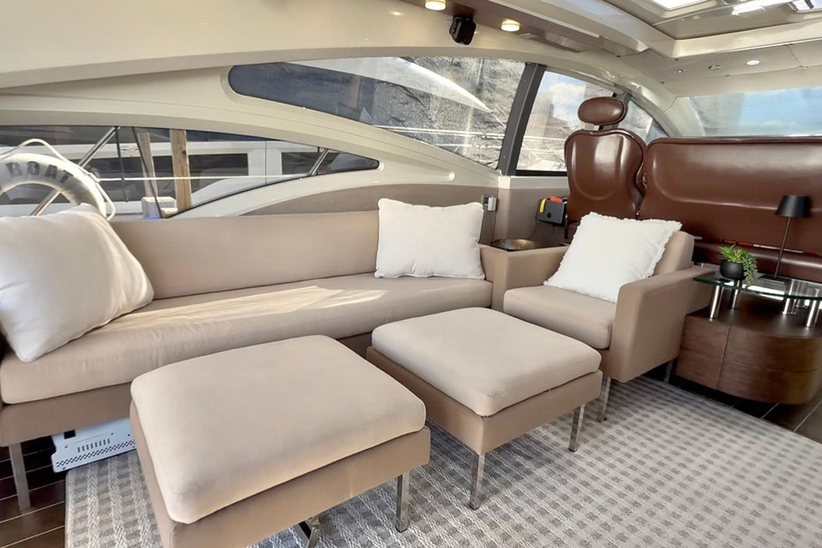 2011 Azimut 68 