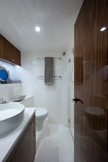 Greyhound Yacht Photos Pics 2020 Riviera 5400 Sport Yacht Platinum Edition - Image 69