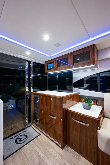Greyhound Yacht Photos Pics 2020 Riviera 5400 Sport Yacht Platinum Edition - Image 31