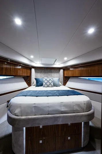 Greyhound Yacht Photos Pics 2020 Riviera 5400 Sport Yacht Platinum Edition - Image 45