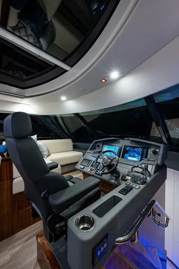 Greyhound Yacht Photos Pics 2020 Riviera 5400 Sport Yacht Platinum Edition - Image 39