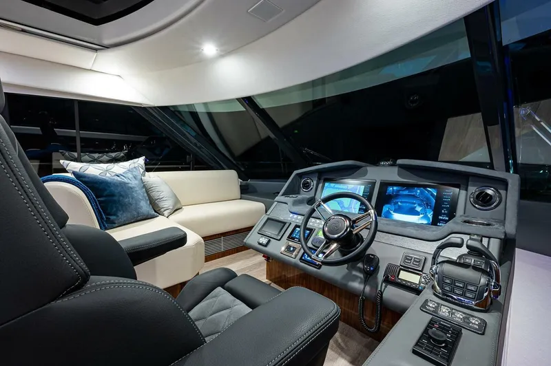 Greyhound Yacht Photos Pics 2020 Riviera 5400 Sport Yacht Platinum Edition - Image 41