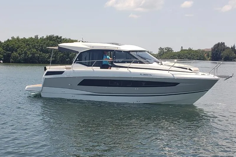 La Bougeotte Yacht Photos Pics 2019 33 Jeanneau Express - Profile