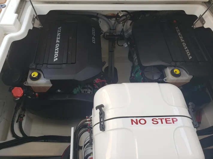 La Bougeotte Yacht Photos Pics 2019 33 Jeanneau Express - Engine Room