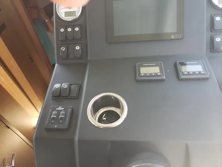 La Bougeotte Yacht Photos Pics 2019 33 Jeanneau Express - Electronics