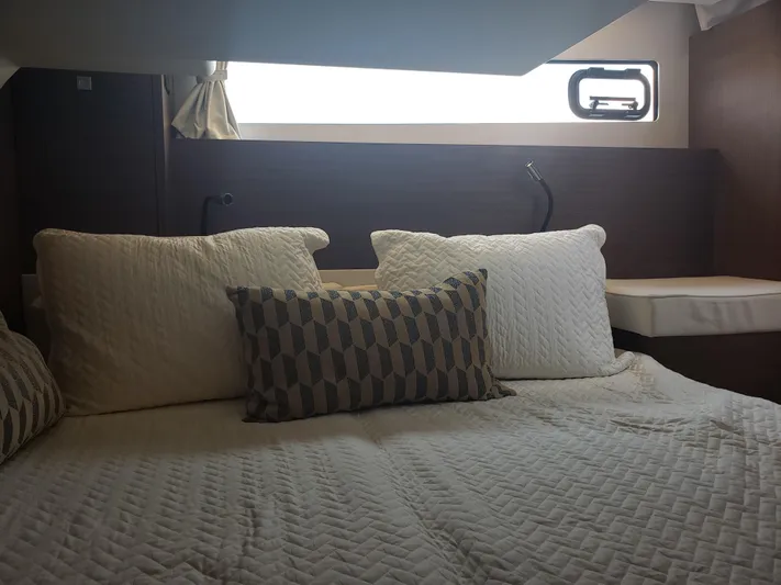 La Bougeotte Yacht Photos Pics 2019 33 Jeanneau Express - Guest Stateroom