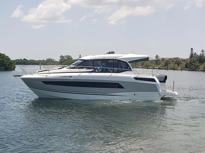 La Bougeotte Yacht Photos Pics 2019 33 Jeanneau Express - Port Profile