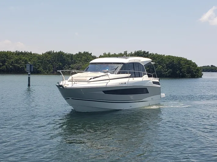 La Bougeotte Yacht Photos Pics 2019 33 Jeanneau Express - Port Profile