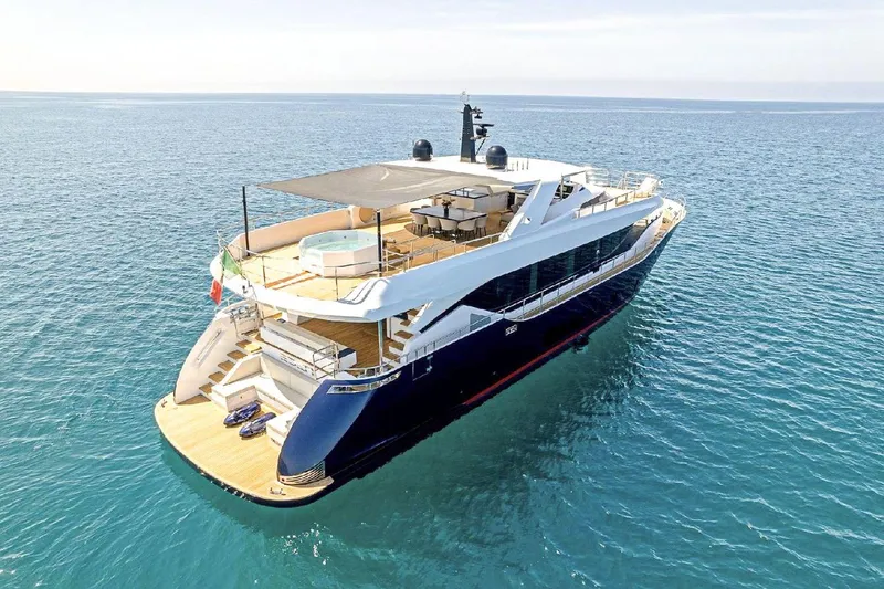 Eden Yacht Photos Pics Luxurious 2022 Maiora 30 Walkaround yacht cruising on open sea.