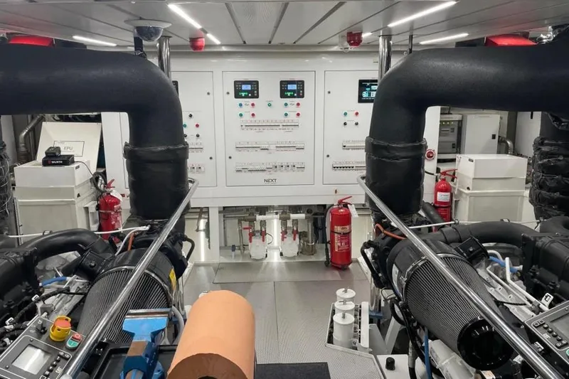 Eden Yacht Photos Pics 