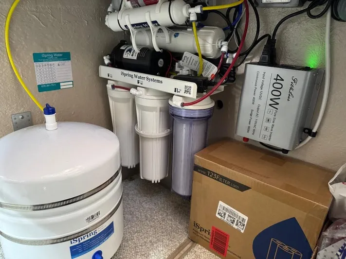  Yacht Photos Pics Water filtration system in a 2005 Sea Ray 500 Sedan Bridge yacht.