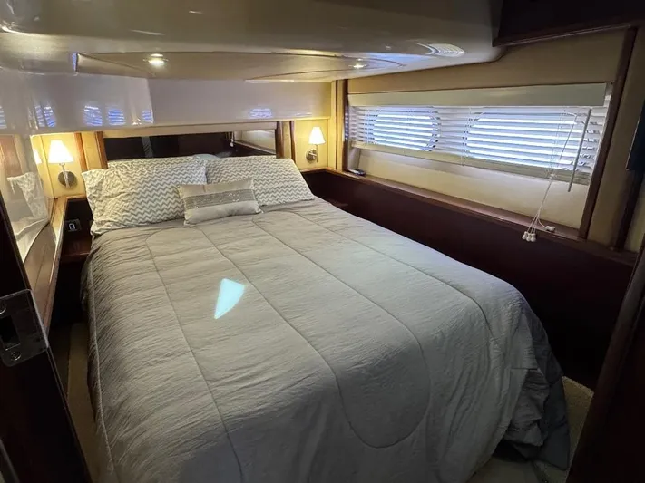  Yacht Photos Pics Luxurious bedroom interior of 2005 Sea Ray 500 Sedan Bridge yacht with cozy bedding.