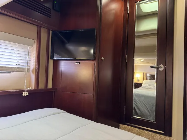  Yacht Photos Pics Luxurious cabin interior of 2005 Sea Ray 500 Sedan Bridge yacht with TV and mirror.