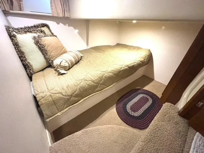  Yacht Photos Pics Cozy cabin interior of 2004 Carver 466 Motor Yacht with bed and decorative pillows.