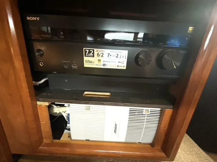  Yacht Photos Pics Sony audio receiver and Bose equipment in a 2004 Carver 466 Motor Yacht cabinet.