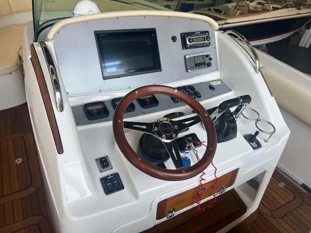  Yacht Photos Pics 2014 Chris-Craft Catalina 29 helm with steering wheel, controls, and navigation display.