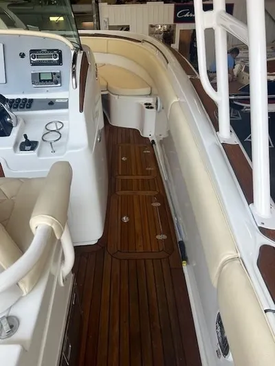  Yacht Photos Pics 2014 Chris-Craft Catalina 29 boat interior with wood flooring and white seating.