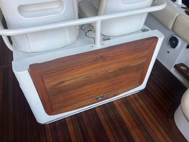  Yacht Photos Pics 2014 Chris-Craft Catalina 29 interior with wooden panel and seating.