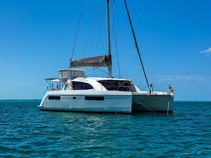 Voyager Yacht Photos Pics 