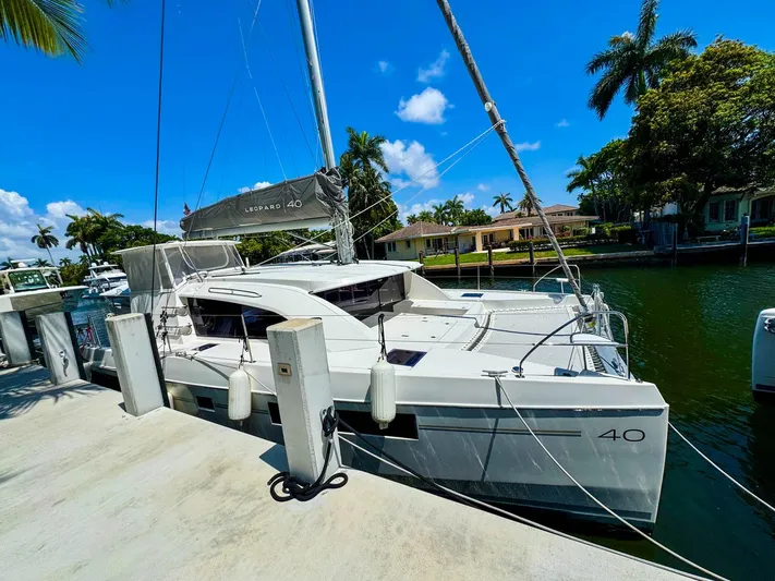 Voyager Yacht Photos Pics 