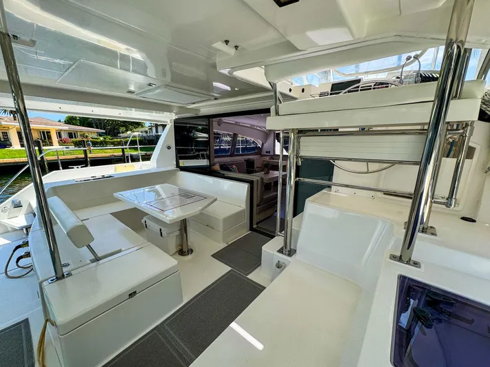 Voyager Yacht Photos Pics 