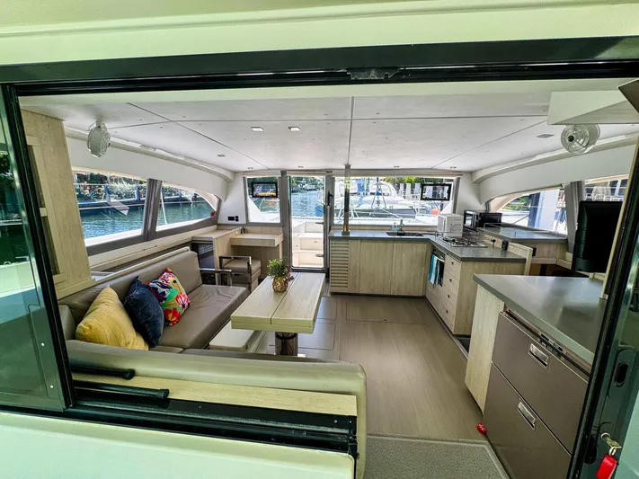 Voyager Yacht Photos Pics 