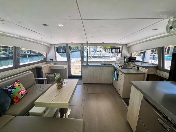 Voyager Yacht Photos Pics 