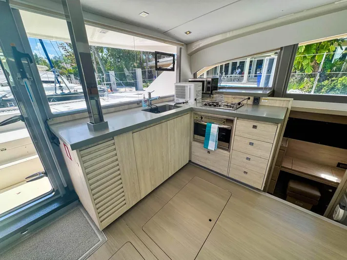 Voyager Yacht Photos Pics 