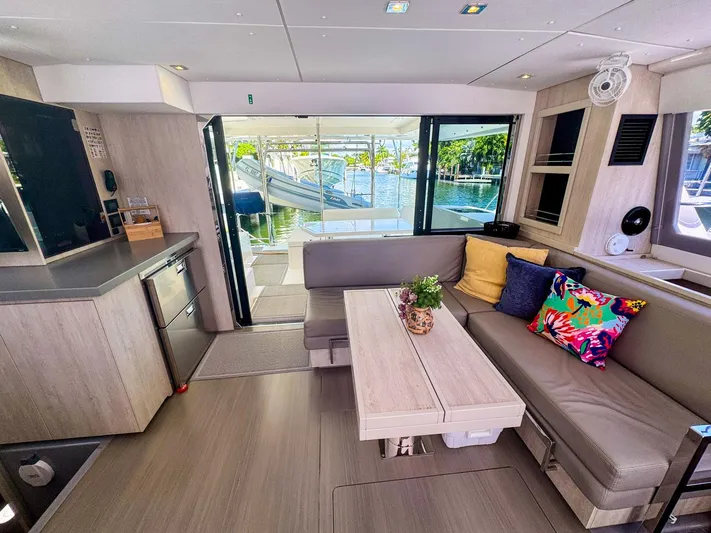 Voyager Yacht Photos Pics 