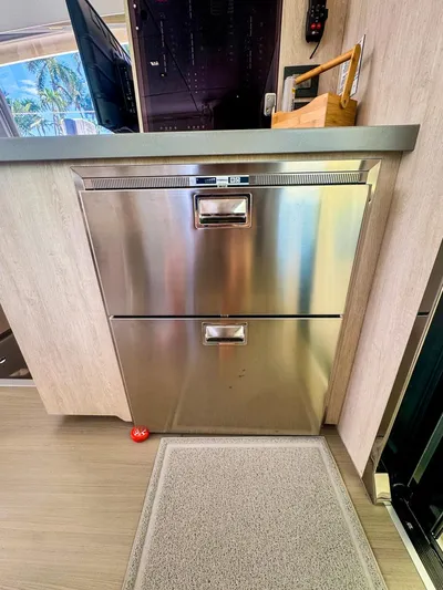 Voyager Yacht Photos Pics 