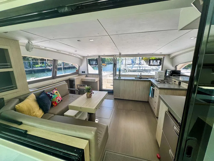 Voyager Yacht Photos Pics 