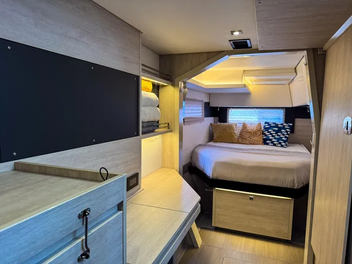 Voyager Yacht Photos Pics 