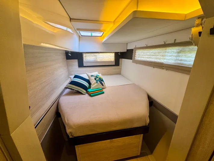 Voyager Yacht Photos Pics 