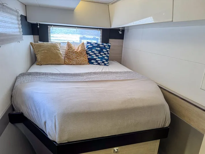 Voyager Yacht Photos Pics 