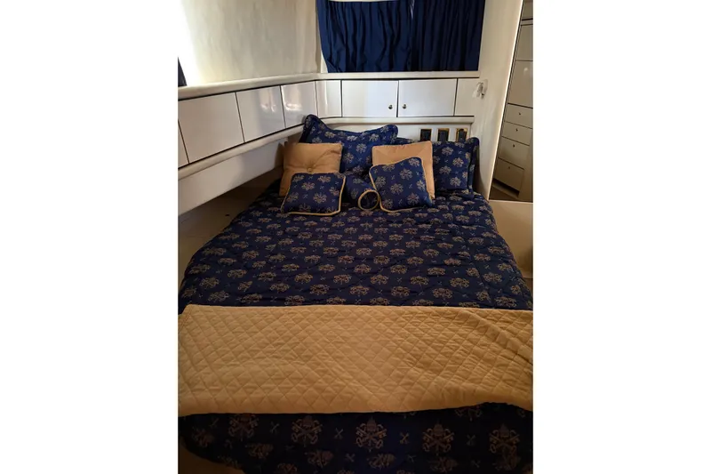  Yacht Photos Pics 1997 Sea Ray 370 Aft Cabin bedroom with blue patterned bedding and white cabinets.