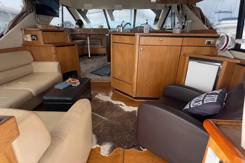  Yacht Photos Pics Interior of 1999 Bayliner 3988 Command Bridge Motoryacht with cozy seating and kitchenette.