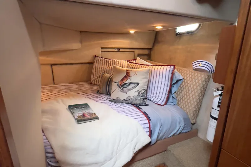  Yacht Photos Pics Cozy bedroom in 1999 Bayliner 3988 Command Bridge Motoryacht with nautical decor.