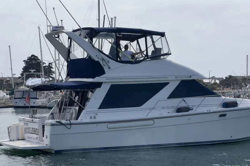  Yacht Photos Pics 1999 Bayliner 3988 Command Bridge Motoryacht docked in a marina.