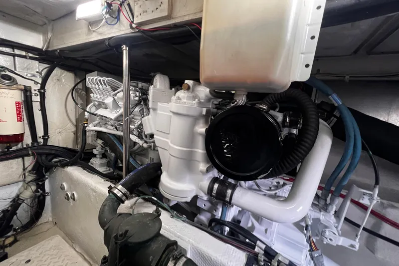  Yacht Photos Pics Engine room of 1999 Bayliner 3988 Command Bridge Motoryacht, showcasing mechanical components.