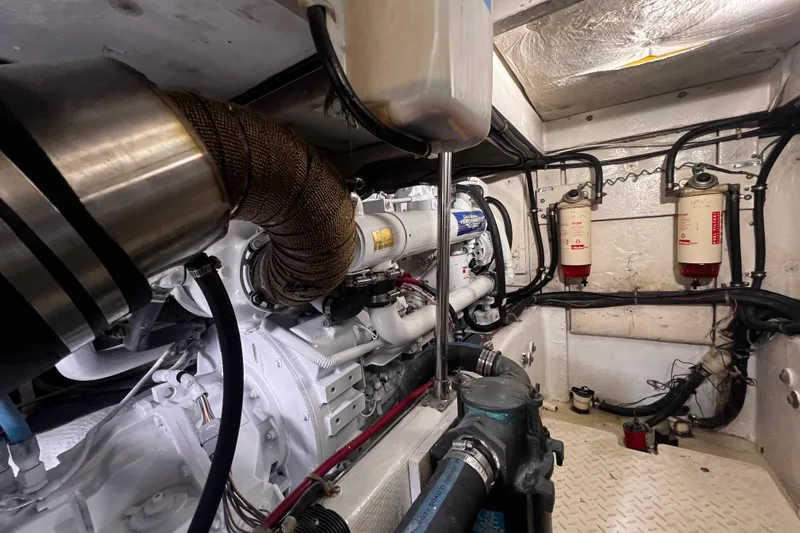  Yacht Photos Pics Engine room of 1999 Bayliner 3988 Command Bridge Motoryacht, showcasing mechanical components and fuel filters.