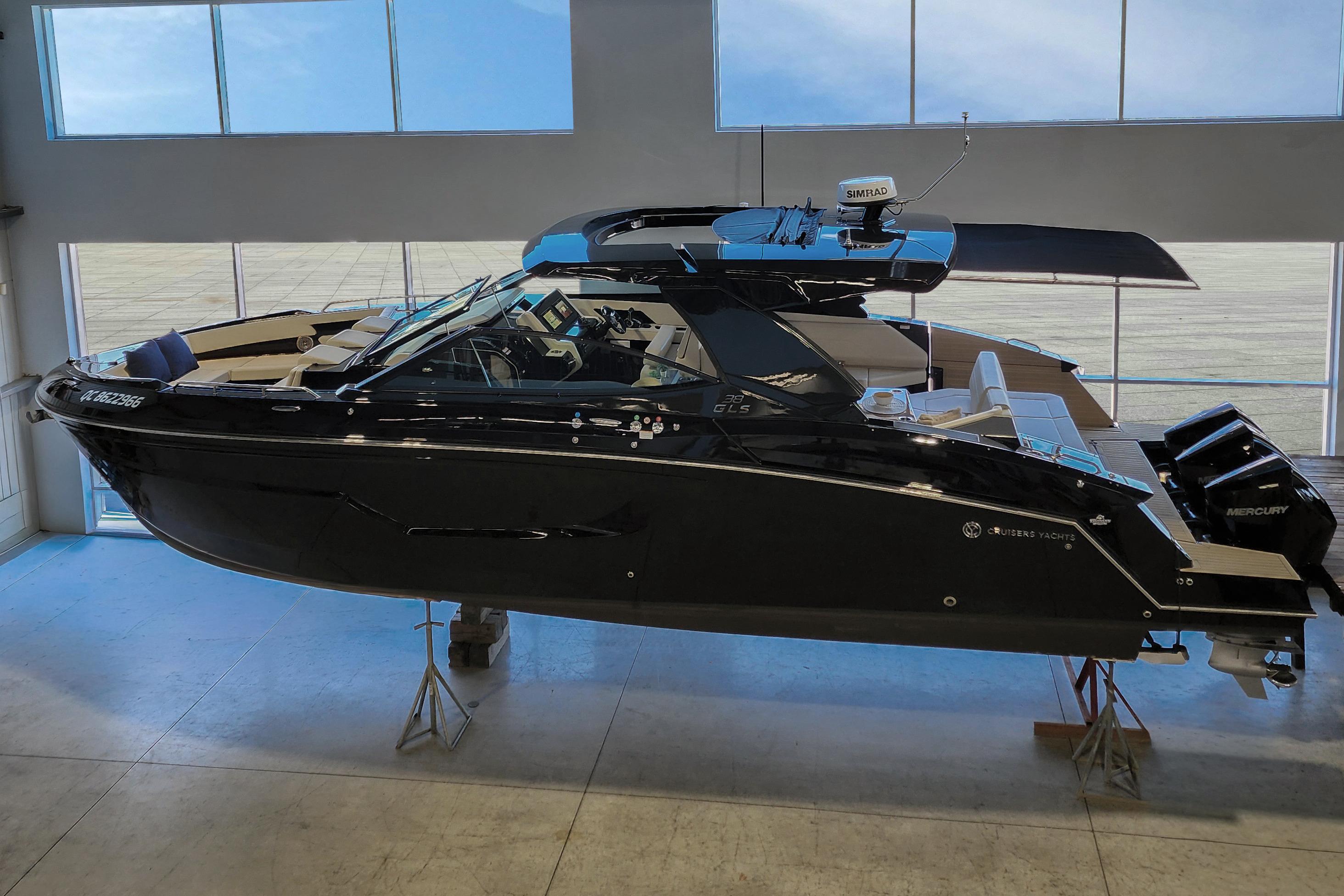 Cruisers Yachts 38 GLS OB