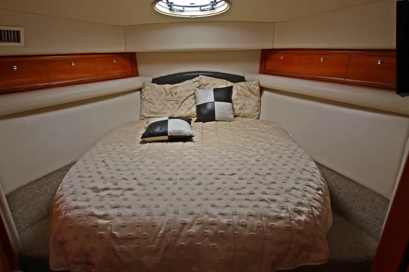  Yacht Photos Pics Luxurious bedroom interior of 2005 Riviera 46 Convertible Sportfisher yacht.